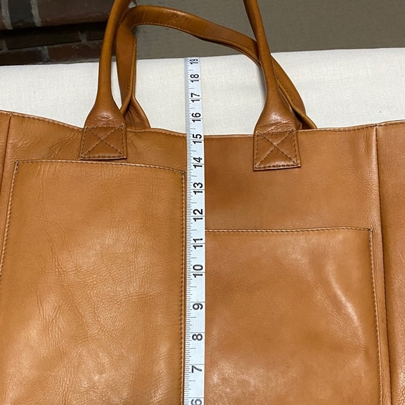 HOBO Classic Brown Large Leather Shoulder Tote. - Picture 15 of 16